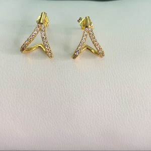 Gold Small Claw Huggie Earrings
